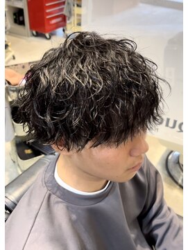 クオンヒール 堺筋本町店(QUON HEAL) スペインカール/スパイキーショート/フェザーパーマ/刈り上げ