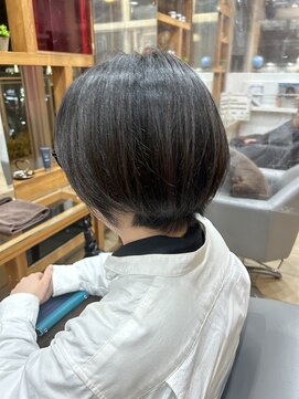 スタジオ アルファプラス 日暮里店(studio α+) ステップボーンカットカットボブショートハイライト白髪ぼかし