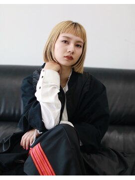 トゥコ(tuco) ボブ　ブリーチ　ブロンド　ミルクティーベージュ