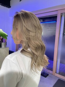 キング(K!ng) 縮毛矯正髪質改善ハイライトレイヤーカット枚方美容室エクステ