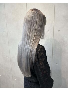 レオクマ(REOKUMA) シルバー/ホワイトシルバー/艶髪ロング/髪質改善