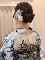 ヘアアレンジメント ボガスティーズ 溝の口店(Hair arrangement Vogusty's)&nbsp;浴衣シニヨン×水色花飾りで上品ヘア/隅田川花火/立川花火大会