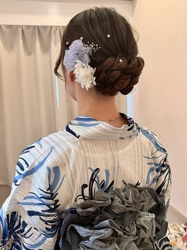 ヘアアレンジメント ボガスティーズ 溝の口店(Hair arrangement Vogusty's) 浴衣シニヨン×水色花飾りで上品ヘア/隅田川花火/立川花火大会