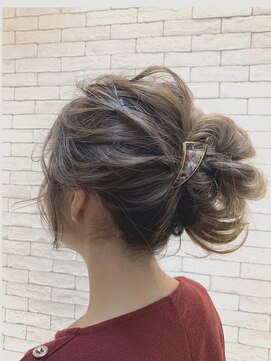 ヴァイブス(vibes) 崩しポニーテール