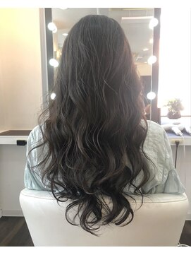 フォルマ FORMA 動きがあるロングヘア