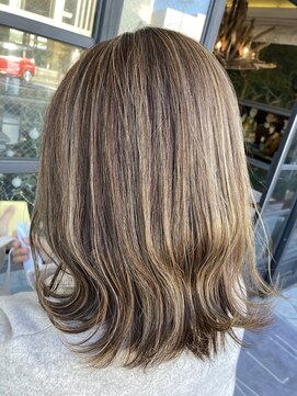 シャル 辻堂(shalu) 白髪活かしハイライト