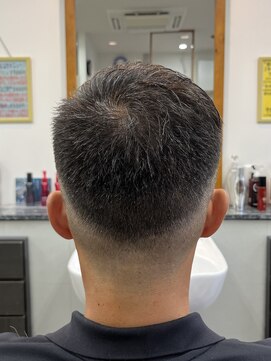 ヒキチ(Hikichi) ベリーショートフェードスタイル