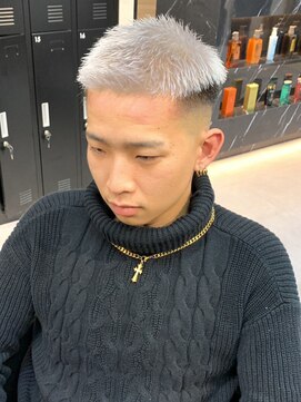 アッドバイケーツー 心斎橋(add by k-two Men's) ホワイトシルバー/グレー/ブリーチ/ダブルカラー/メンズカット