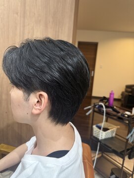 ヘアーアンドリラクシング シザリア(Sizallia) ツーブロックセンターパート