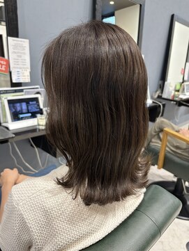 レナータ ヘア(Renata hair) 大人可愛いアッシュグレー/くびれミディ/外ハネ/ロブ