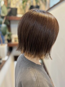 サーティーン(THIRTEEN) 透明感・HUE Miraiカラー・外はねボブ(^-^)