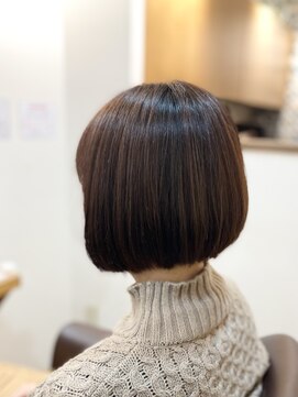 ヘアー グリーン(hair green) 上品でまとまりの良い大人向けのシンプルなグラデーションボブ