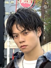 《ルーズパーマ》パーマをかけてから2週間後のなじんだ質感を再現。緩やかなな動きで色気のある雰囲気