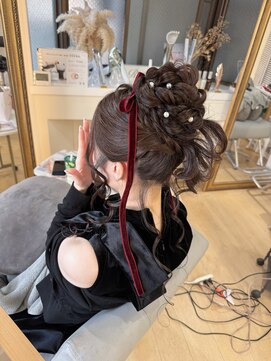 シャーマン(SHERMAN) スーパーロング様、華やかふわふわ高めお団子アレンジ♪