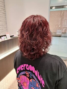 ミック ヘアアンドメイクアップ 高田店(miq Hair&Make up) ローズピンク/レッドピンク/暖色系カラー/ミディアムヘア/パーマ