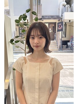 トレ(tre.) 透け感前髪の外ハネミディボブ