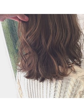 フォルテレイ 青山(FORTE Lei) 柔らかさのある透け感ベージュカラー