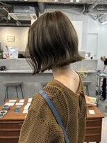 エルメ クラマエ(Elme) ブリーチなしオリーブベージュ×ミニボブ