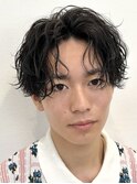 センターパートウェーブパーマツーブロック刈り上げショート