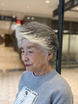 サロンイクエヤマザキ 文京(SALON IKUE YAMAZAKI) 大人ショートカット グレイヘア パーマで毛流れとボリューム感UP