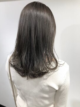 ネイヴィル(navile) ◎赤みのない透け感グレージュ