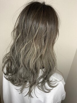 モルニ(MORNI) グラデーションカラー_マロンベージュ Aラインボブ かきあげ