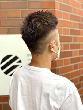 イイナヘアガレージ(117) 【117hairgarage】メンズブリーチ_グレーカラー_フェードカット