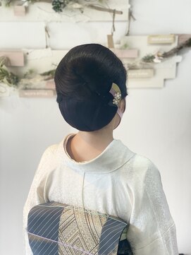 ヘアセットサロンエッジ(Edge) 部分ウィッグで訪問着シニヨンスタイル