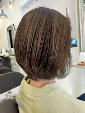 アオ(a-o) 大人ショートボブ