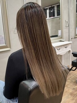 ロナバイソル(lona by SoL) 美髪ストレートカット/毛先グラデーション