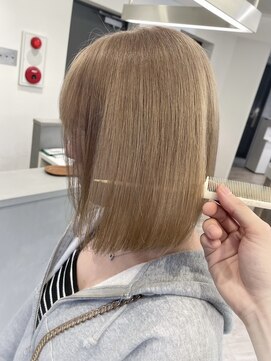 ルーブ トウキョウ(Loob. TOKYO) ブリーチハイトーンカラーミルクティーベージュレイヤーカット