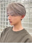 センターパートとも相性の良い韓国風メンズミルクティーカラー