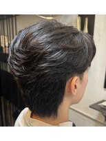 ジュンヌオム リンカラン(Jeune Homme LINGKARAN)&nbsp;センターパートウルフ×フェザーパーマ