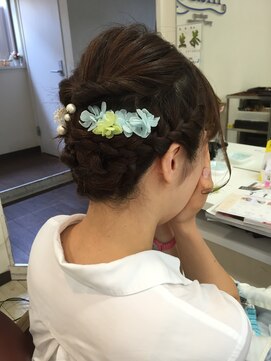 ミューズ(MUSE) 編み込みのパーティヘアスタイル