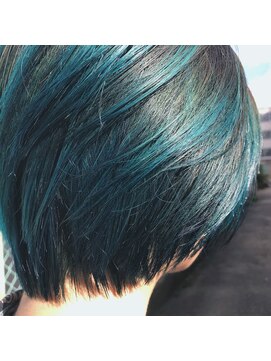 マウロア(MAULOA) “春休みカラー グリーン ブルー ブリーチ ビビット”中西英美子