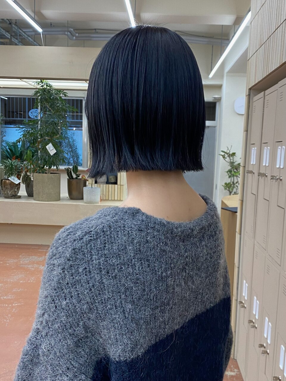 ブルーブラック 切りっぱなしボブ 前下がりボブ 矢場町/rena