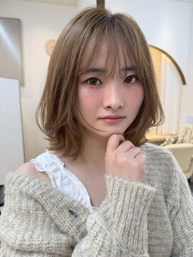 ソレイユトウキョウシブヤ(SOLEIL TOKYO shibuya) レイヤーカット　ミルクティーベージュ　ブリーチ　韓国