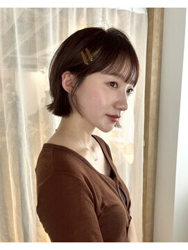トレンチ(TRENCH) おくれ毛の可愛いショートスタイル　　　　　TRENCH
