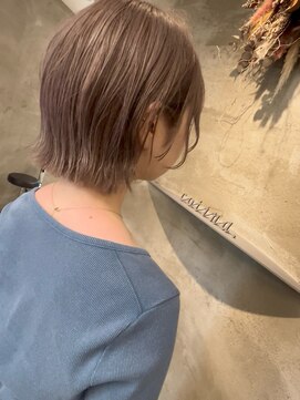 コティナ(cotina.) 福山ショート外ハネミルクティーベージュブリーチカラー