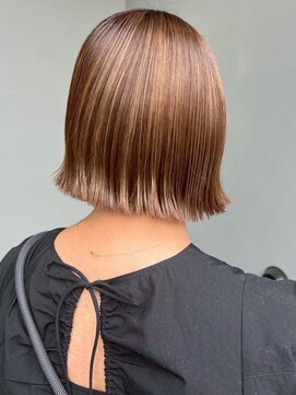 ナカオコアフュール(NAKAO COIFFURE) ミルクティーベージュ ハイライト 外ハネボブ ダブルカラー