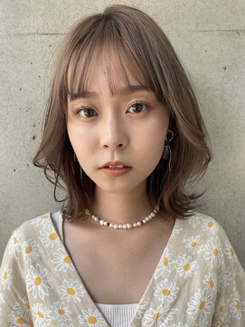 アイヴィ 表参道(IVY) 明るめベージュカラー くびれミディアム【肥田亜沙美】