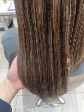 ピークアブー アヴェダ ギンザシックス(PEEK-A-BOO AVEDA GINZASIX) ハイライト　細め　白髪ぼかしカラー　大人ハイライト