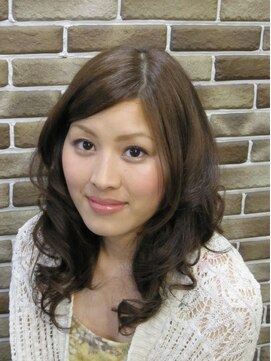 リバーサイド ヘアスタジオ フレスコ(Riverside Hair Studio Fresco) エアリーなふんわりカールで女のコらしく優しいスタイル