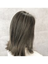 オリ(‘Oli)&nbsp;アッシュグレー／ハイライト