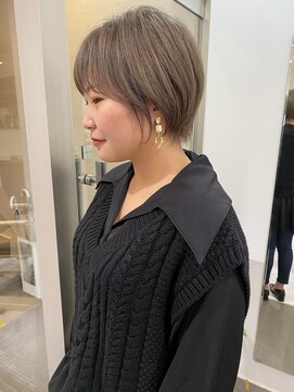 トゥルーズ(TLUUS) TLUUS似合わせカット外ハネボブペールベージュ