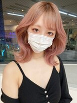 ミョンシル&nbsp;【myonsil 山田】顔周りレイヤー/くびれヘア/コーラルピンク