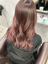 ピンクベージュ