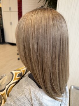 ビス ヘア アンド ビューティー 西新井店(Vis Hair＆Beauty) 20代30代冬カラーブリーチカラー透明感ミルクティーグレージュ