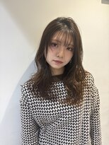 バズ(BUZZ) 柔らかベージュ×ゆるふわスタイル