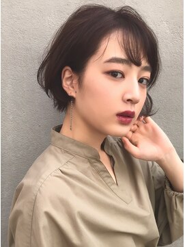 暗髪似合わせレイヤーボブ小顔ヘアショート